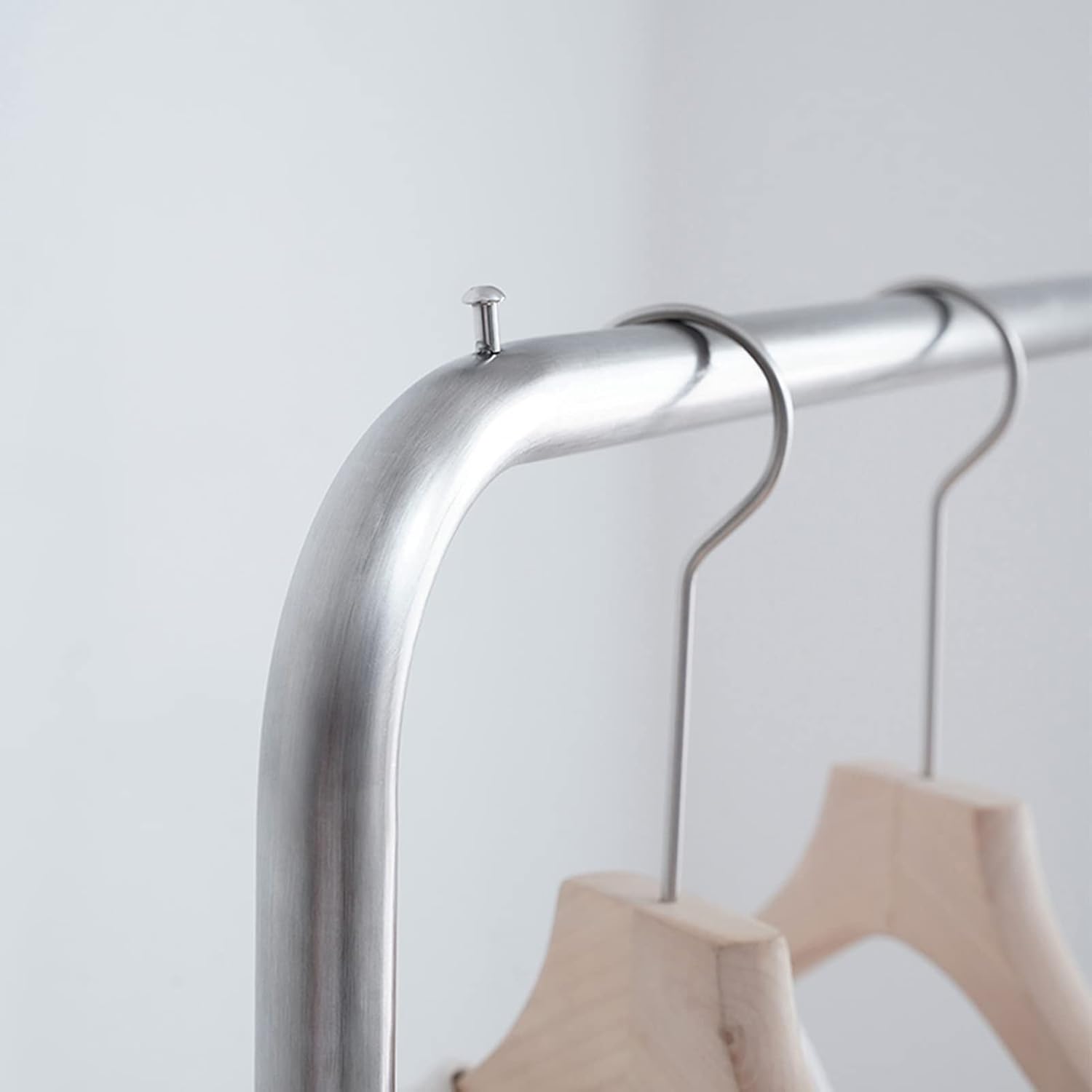 Heavy duty Garment rack Freestanding Clothes Rail For Retail Display Silver Stainless Steel Clothing Rack Bedroom Hanger Single Rod Coat Rack Stand Laundry Room Drying Rack Easy To Assemble ( 100X40X