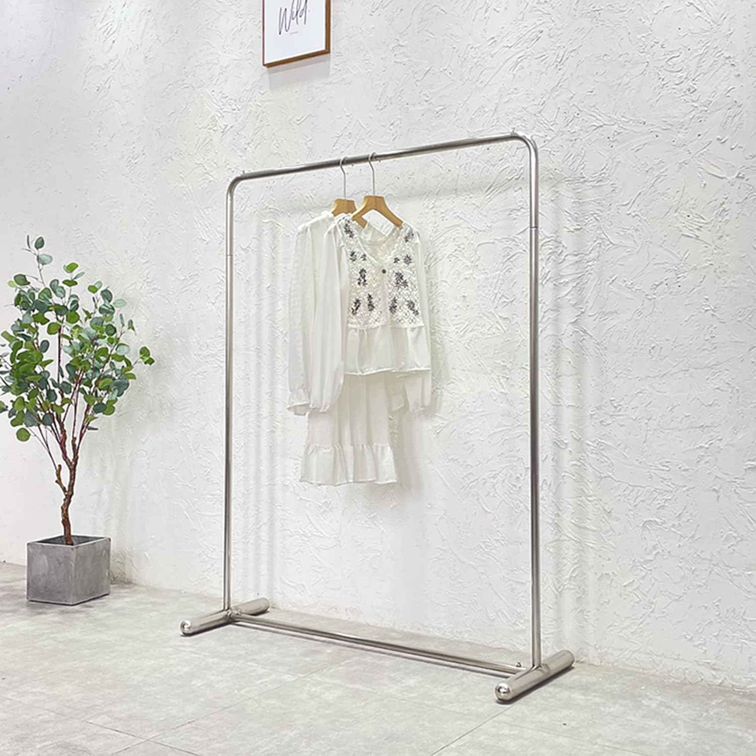 Heavy Duty Coat Rack, Garment Rack Heavy Duty Single Rail Clothing Rack, Silver Stainless Steel Clothes Rail for Hanging Clothes, Freestanding Coat Rack for Bedroom and Boutique Retail (120X40X160CM